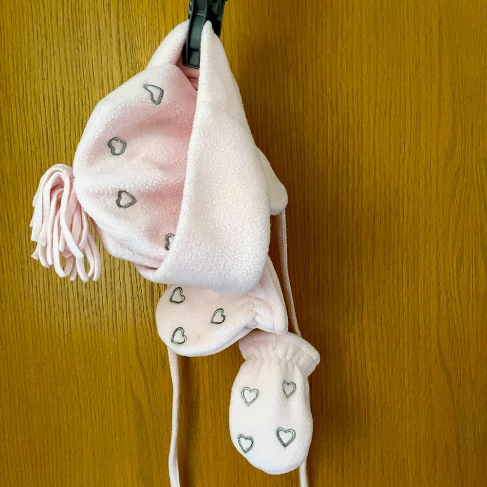Two pieces Baby girl hats & cloves - Picture 3 of 13